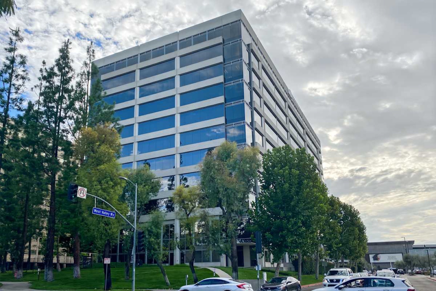 Warner Center / Woodland Hills office building
